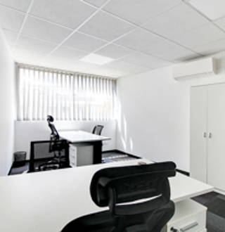 Bureau privé 19 m² 3 postes Location bureau Rue Jules Brunard Lyon 69007 - photo 1
